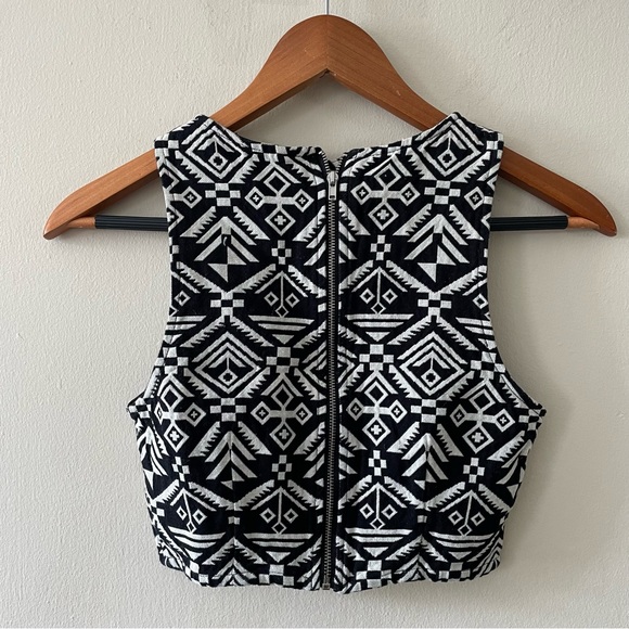 🦓 H&M | Aztec Tribal Racer Crop Tank Top 🦓 - Picture 2 of 12